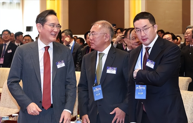 李在明抵达北京	，不到24小时，对华称呼变了，还去了一个特殊地方