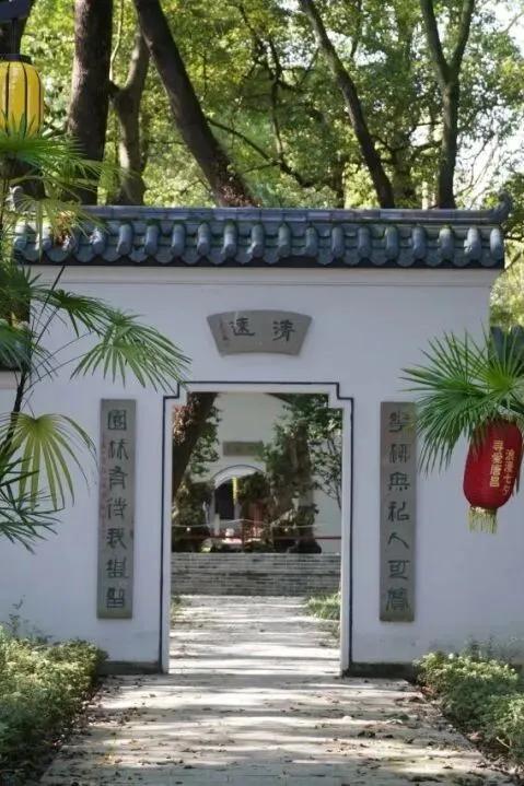 秋假遛娃指南！郫都这些宝藏公园，承包亲子惬意时光