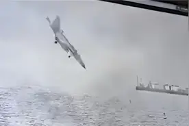突发！美国王牌战机坠海！“摔飞机”大赛，美国开年猛冲业绩，印度看了都得直呼：“比我还强？”图片