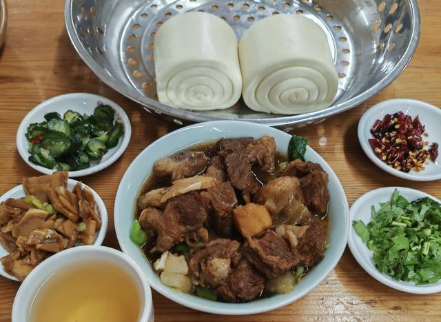 河北沧州因渤海而得名，孟村在沧州东南部，那里的儿化音很亲切