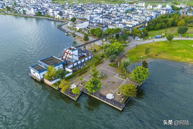 三圣岛是洱海边最没意思的打卡点,风景一般,路况也有点混乱