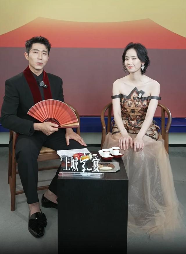 北京这一夜，宋佳气质好，刘雅瑟造型看不懂，徐帆带养女亮相