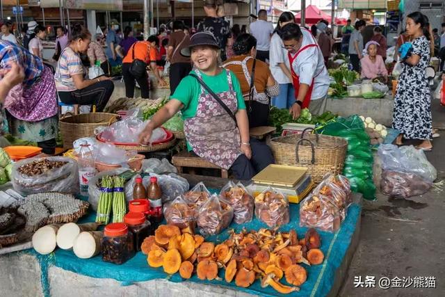 德宏芒市:一眼,醉入民族风与佛塔影