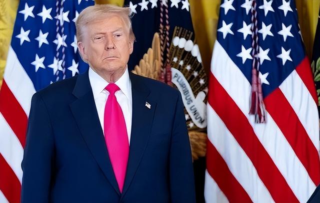 全世界都被特朗普耍了！打击伊朗只是个幌子，真正目标已布局四年