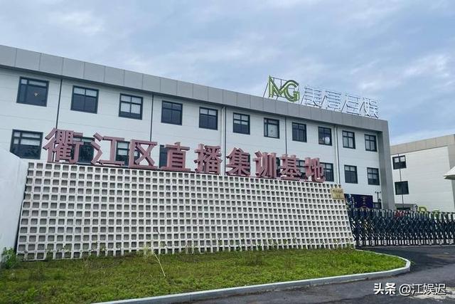 拍短剧这么赚？闲置地建基地赚 20 亿，带动周边生意，普通人也沾光