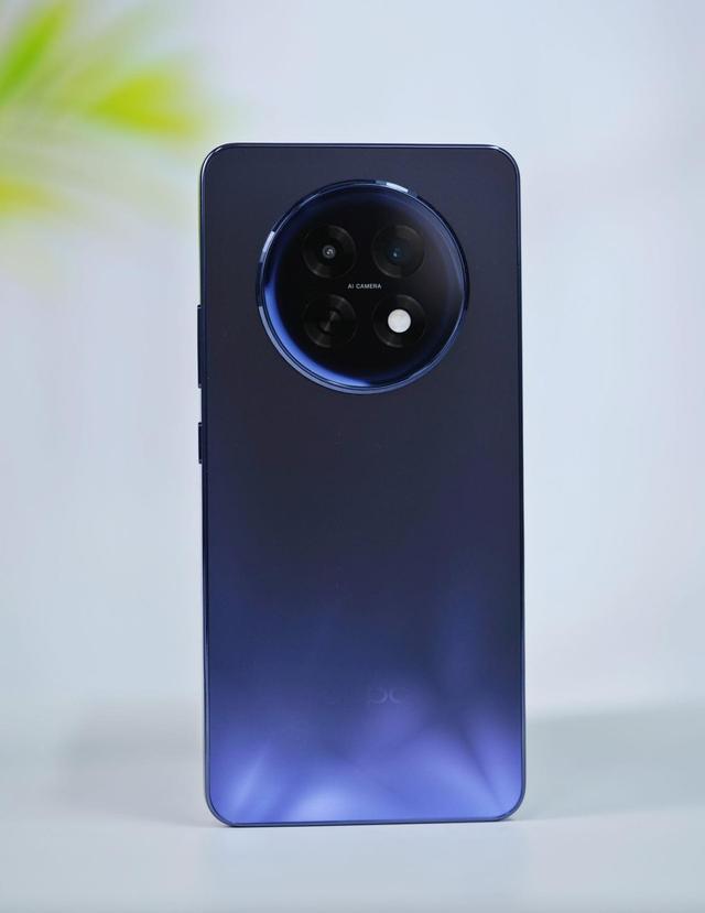 7000mAh超大电池 OPPO K13s评测：千元六年耐用真能打！