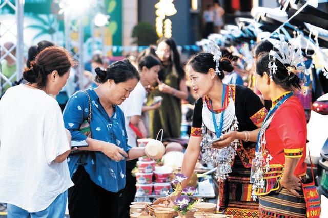 新加坡总统，中国不要自给自足，海南封关将会砸了新加坡的铁饭碗