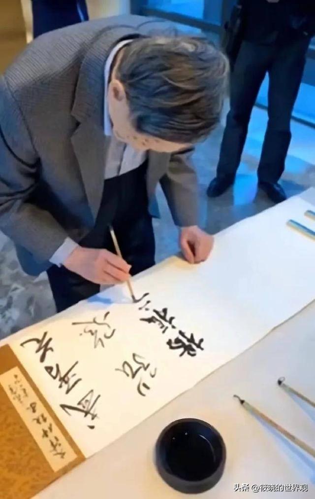 生日才过完17天，103岁杨振宁辞世，生前在翁帆庆生照里开怀大笑