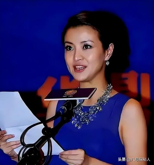 她和撒贝宁同居多年，却转身投入富家怀抱，没想到现在竟沦落至此