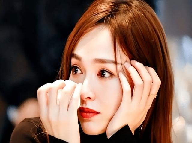 女明星也中招：女装三角区、紧礼服的尴尬谁懂？