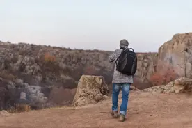 中年人走出内耗的最好办法：少图片