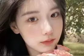 林思羽自家冰柜连接另一个世界 里面住着只有指甲那么高的小小人。图片