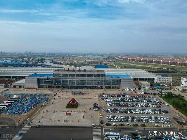 辽宁沈阳开往包头的快速列车，途经山海关、北京，全程1542公里