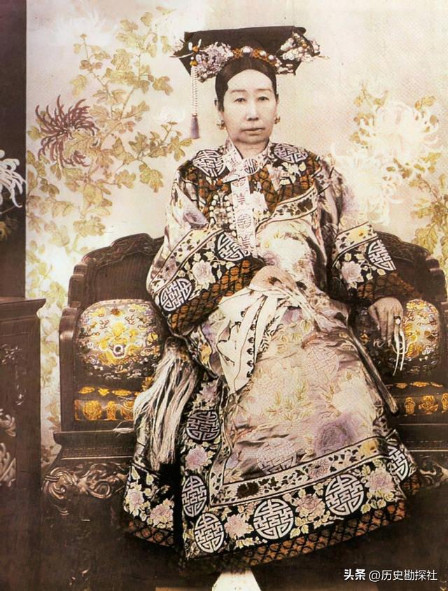 这就是陕西女首富周莹的样貌，并非演员扮演，货真价实的珍贵画像