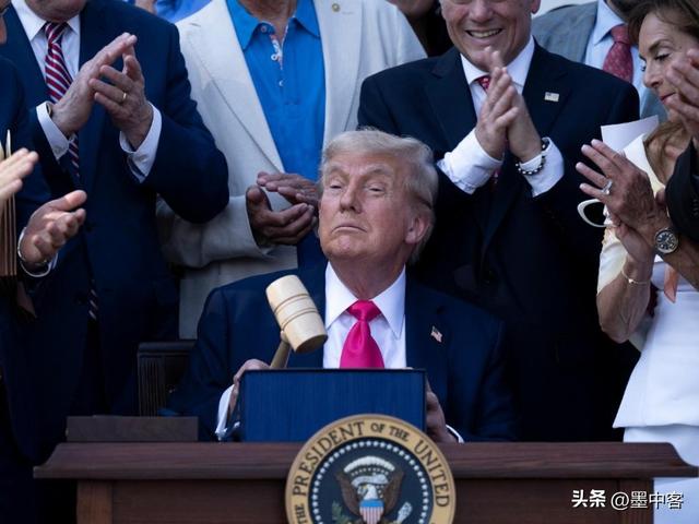 特朗普下“最后通牒”！美军战机突入委内瑞拉，马杜罗时日无多？