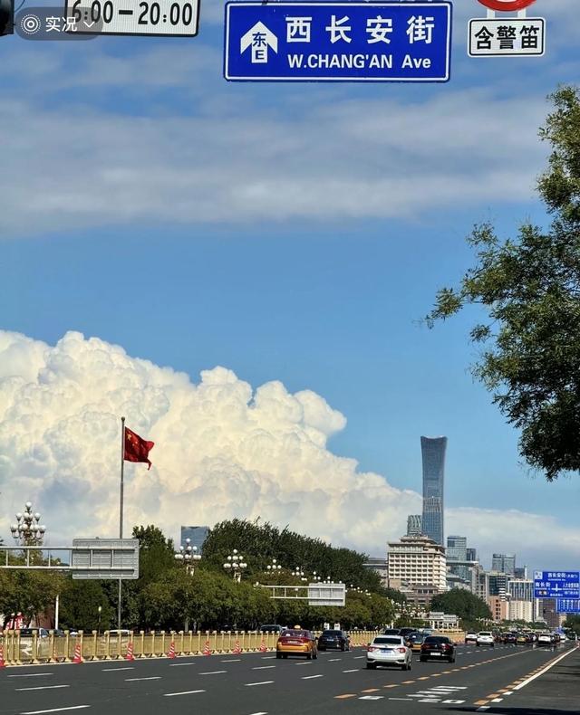 古城独行两年，晨曦中偶遇象棋老人，他一句话让我泪目