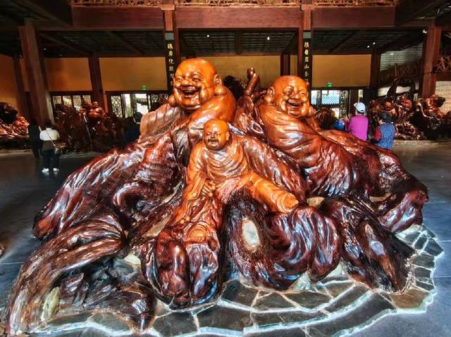 参观根宫佛国博物馆