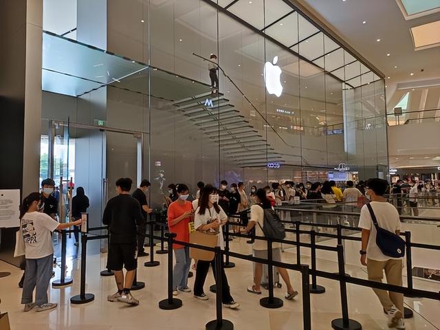 特朗普大挥关税棒，苹果想“押宝”印度，印度能靠 iPhone 翻盘吗？