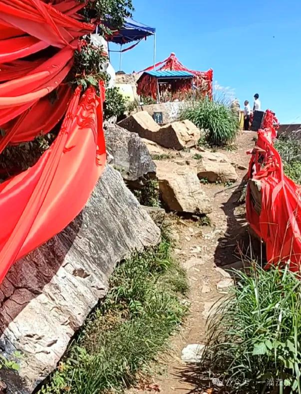 秭归长阳巴东交界的香龙山,香火旺盛,那里风景怎样?会开发么?