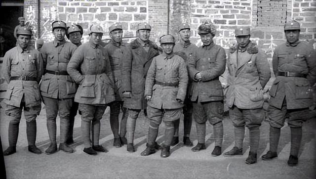 1958年，开国上将要辞职	、谁劝都没用，毛主席大怒：把聂荣臻找来