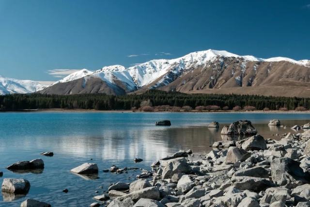 从雪地陷车到撞围栏：境外租车自驾复盘与避坑攻略