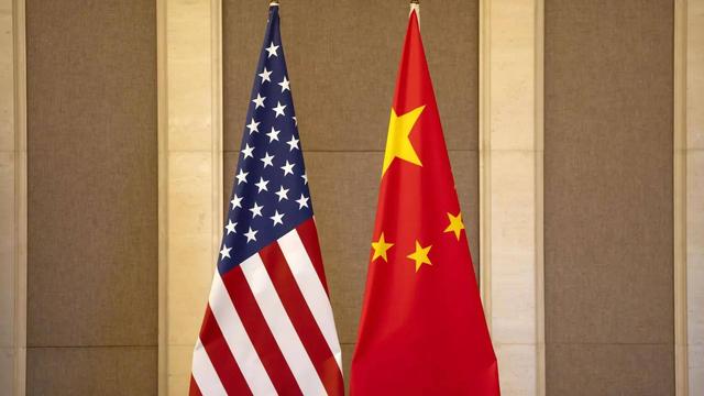 中国一步不退，特朗普给中国两个选择，不到24小时，中方10字回应