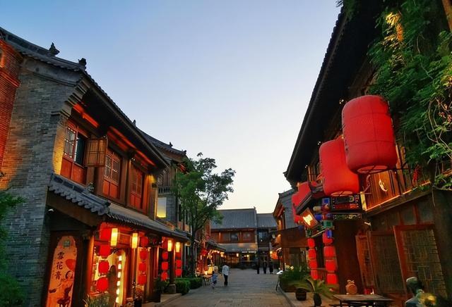 都说洛阳比开封还好，两地旅居半月后，说实话和网上说的真不一样