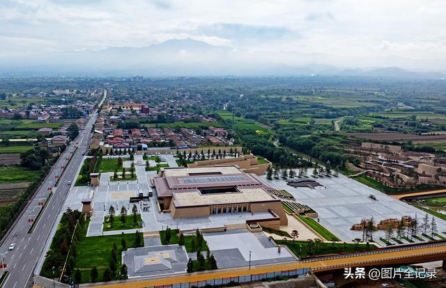 山西襄汾：陶寺遗址博物馆秋景如画