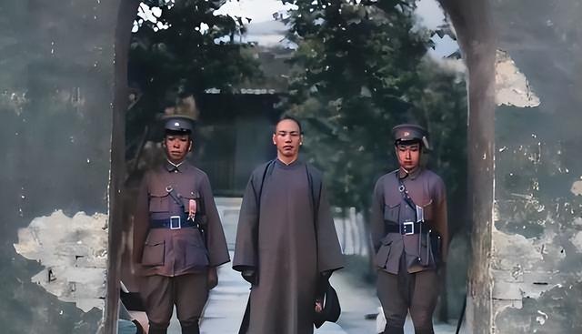 蒋介石身前为中国埋下了多少“雷”？这个中华民族的败类！