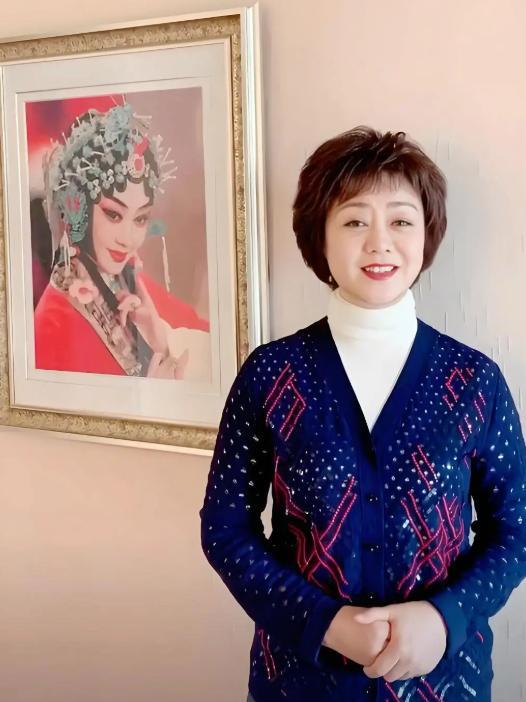 至今未婚未育，身边却有男人陪了近27年！59岁的她才是真人间清醒
