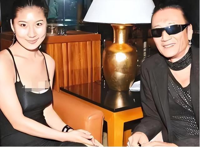 分手7年，谢贤前女友Coco胖到认不出	，曝男方早已结扎，3年没碰她