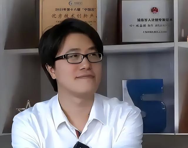 中国天才被美200万“挖走”，毕业就回国，如今出手就是世界第一