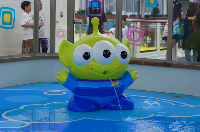 首发！等了一年多终于启航，我坐上了全世界“最快乐”的船