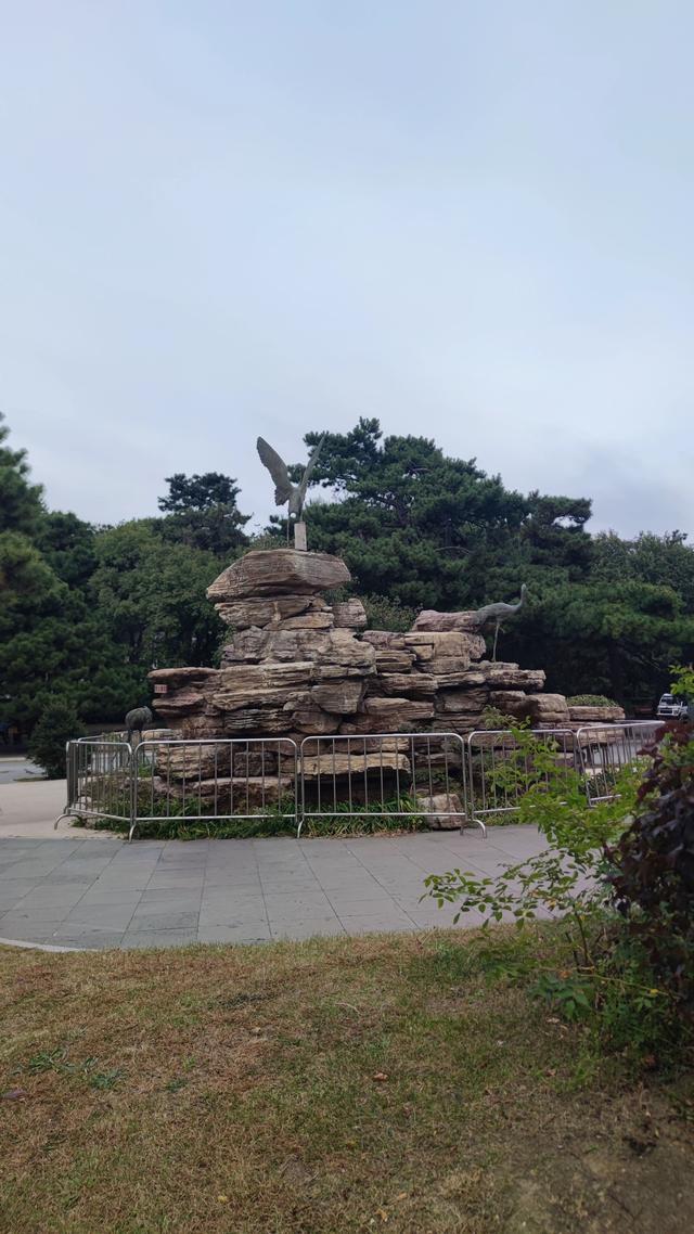 长春这有山摩肩擦踵，南湖公园绿树迎风