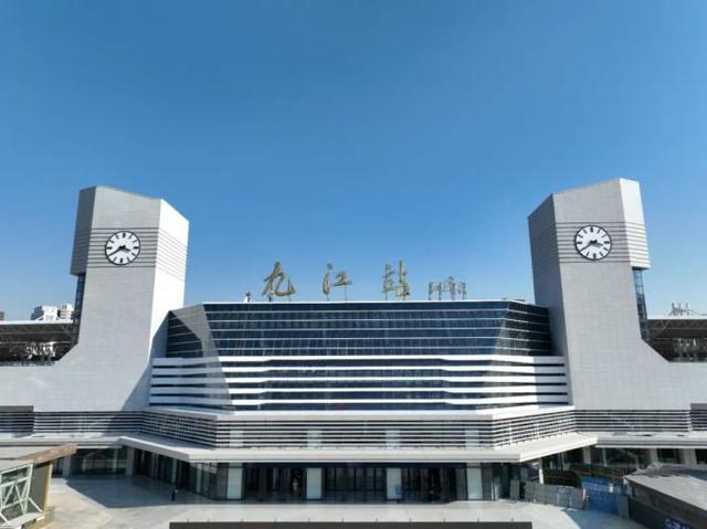 钢轨上的山河志：K572次列车的4000里叙事