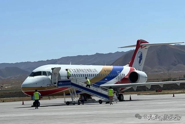 我登上中国首架交付C909医疗机