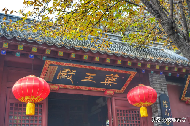 腊梅把庙堂镀成 “流动金” ！暗香浮动的王母池承包一整个冬日浪漫~