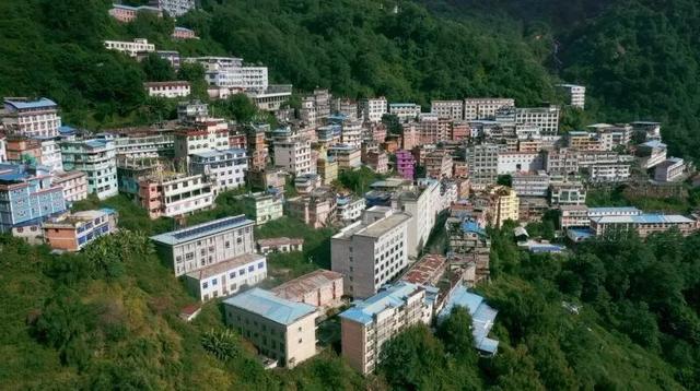 探访聂拉木：森林、湖泊与异国风情一步到位。