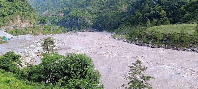 13人露营10死后续！擅自前往野景，牧民曾提醒过，没一个值得同情