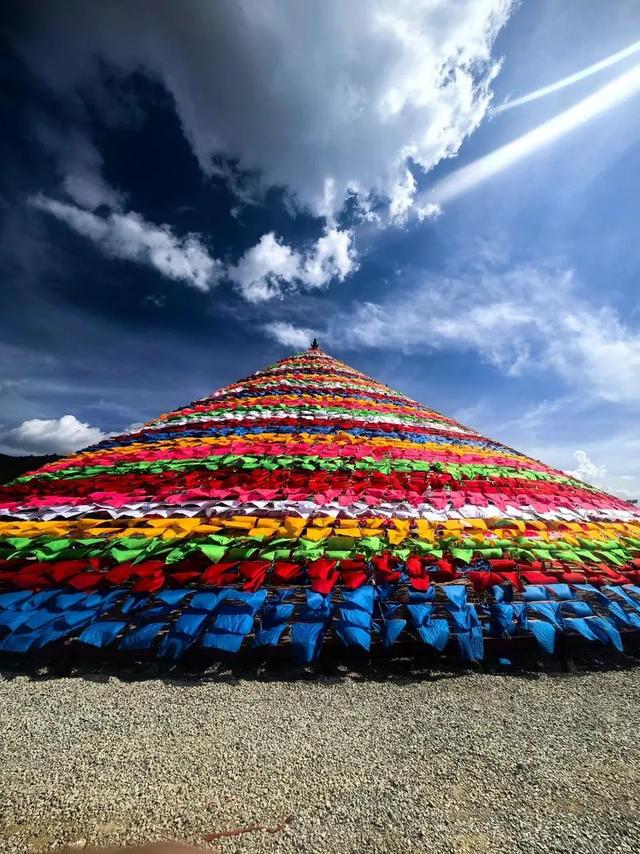 金秋滇藏线2000公里朝圣路：邂逅雪山、盐田与147碗加加面的江湖