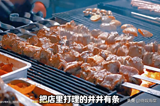 大雷烧烤克扣180元后续：炫富骂穷人，员工现场讹人，店铺关门