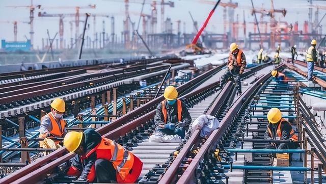 国家进入一级战备状态，紧急召回的军人，如果买不到车票怎么办