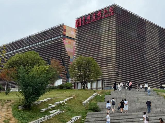 我是上海人，国庆去了一趟贵阳，被这座西南大城市震撼到了！