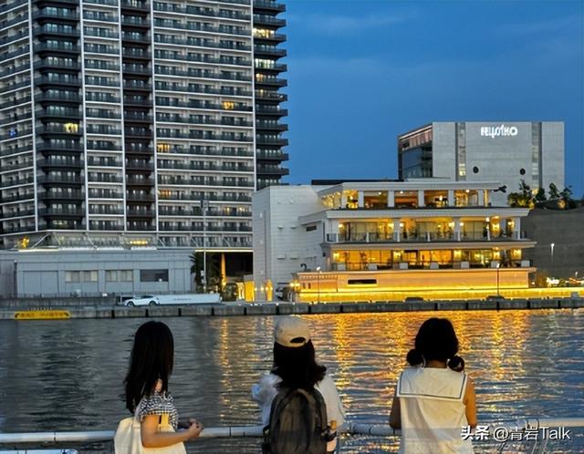 风暴眼，退休老人的第一次日本游，就这样被高市早苗整黄了