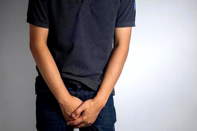 男性开始衰老，一般会有3松2大1处毛发变多，若没有，还算年轻