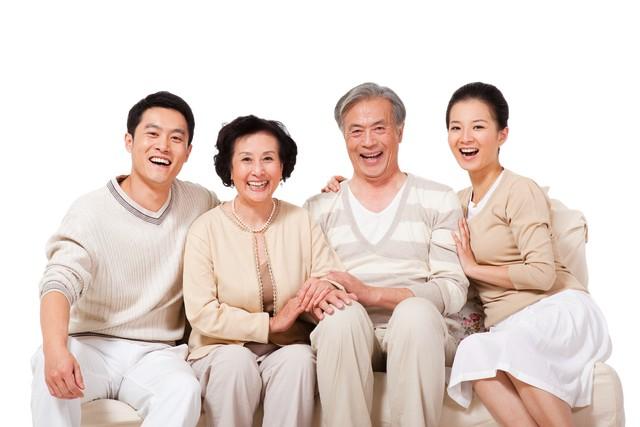 那盏为你亮到深夜的灯，和热了又热的饭，才是真的爱