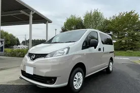 日产NV200四驱版露营车，平时代步，周末休闲，空间紧凑睡两人图片