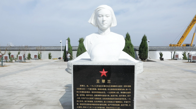 身体被割裂，被剥光衣服，泼水冻在檐下， 她为何不惧敌人的摧残？