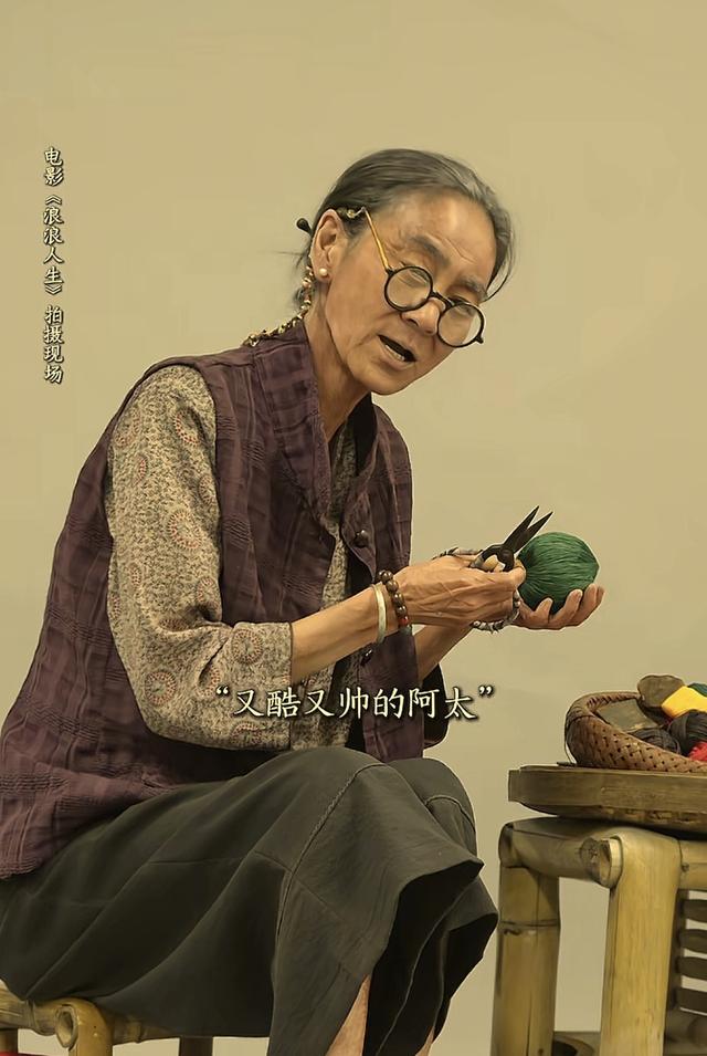 65岁刘雪华形象惊艳众人！老年斑嘴唇无肉，殷桃惊呆：直呼认不出