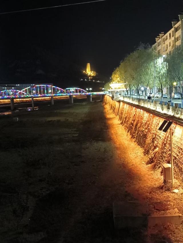 一个刚从洛阳回来的人警告：别轻易去，这座城会搞乱你的时间感